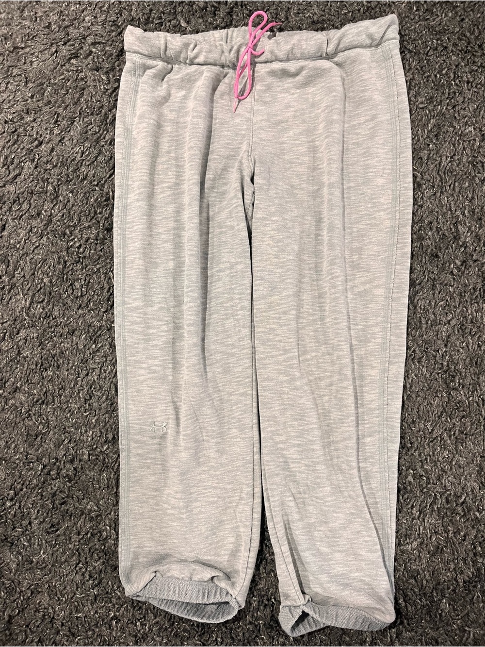 Under Armour Cropped Grey Sweatpants Size Medium